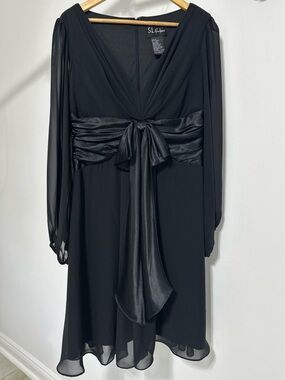 SL Fashions Black V-Neck Long Sleeve Tie-Waist Midi Dress